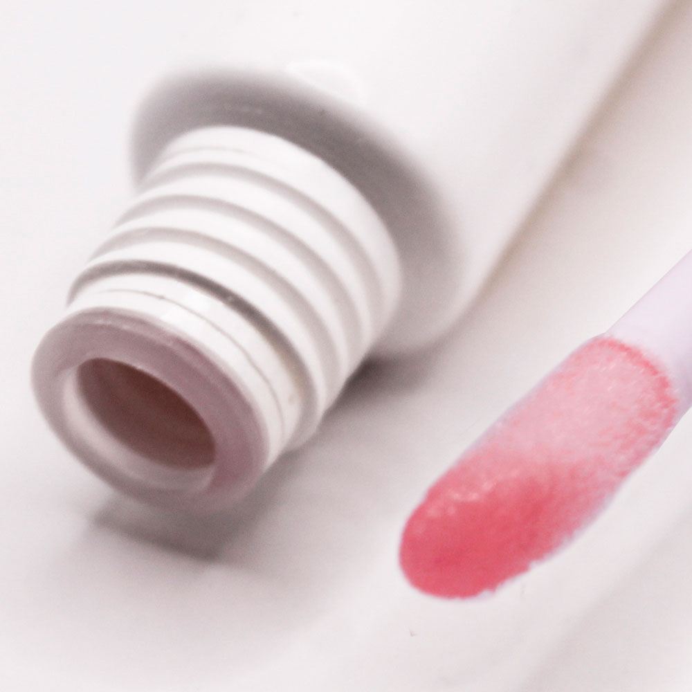 картинка Блеск для губ Triumf Juice Gloss с ультраглянцевым эффектом, Спелая клубника, тон 03 