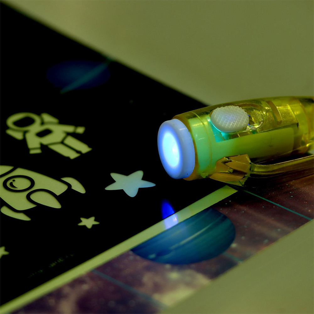 картинка Набор для рисования светом Эврики 3281138 Удивительный космос, ручка с фонариком и чернилами, бумага, пластик 