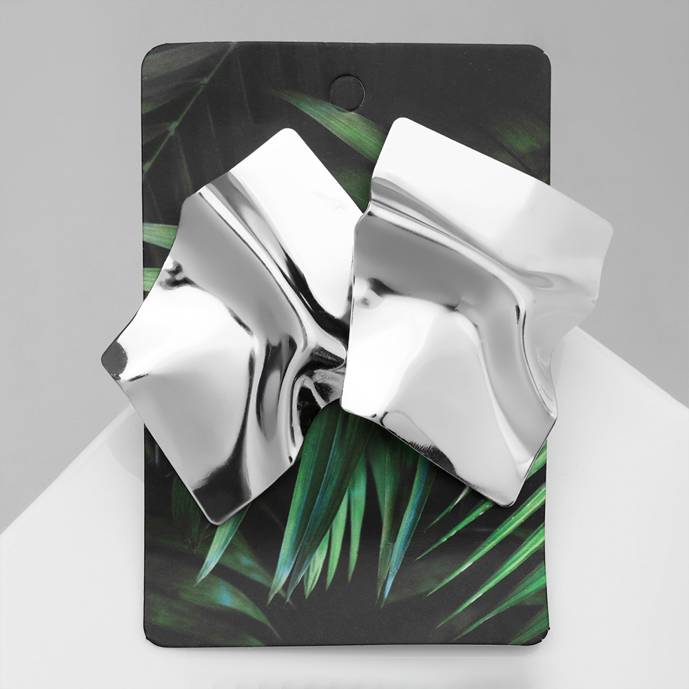 Бижутерия Queen Fair Серьги Атмосфера, ромб мятый, цвет:серебро, бижутерный сплав, 5,5 см