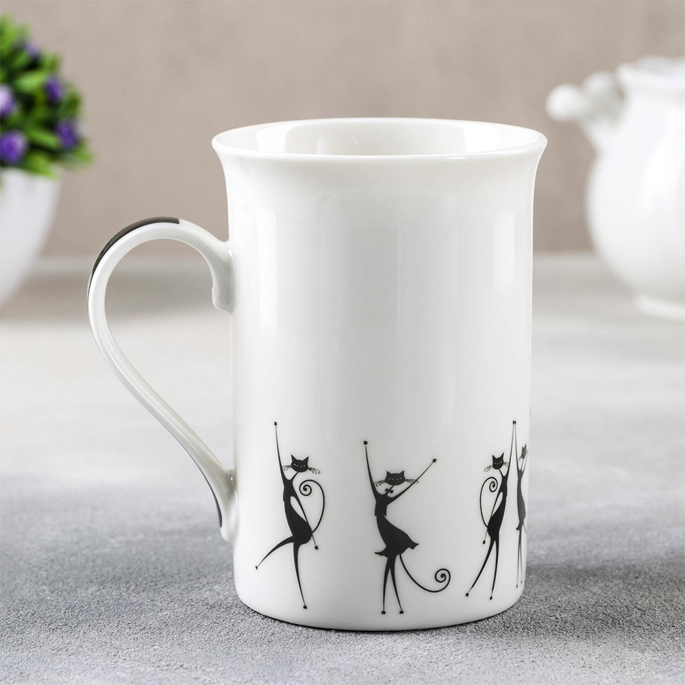 Кружка 4937772 Чёрные кошечки, фарфор, 300 мл