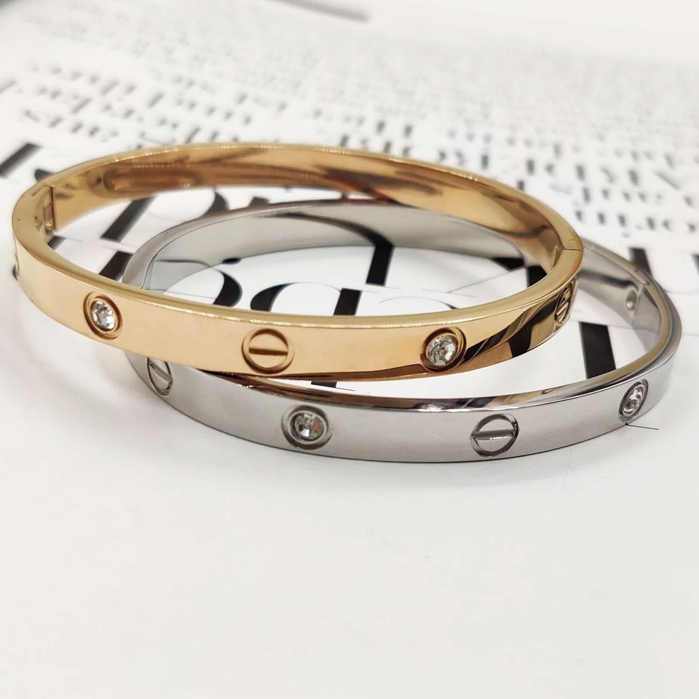 Бижутерия Браслет стальной, вставка цирконы, диаметр 6 см