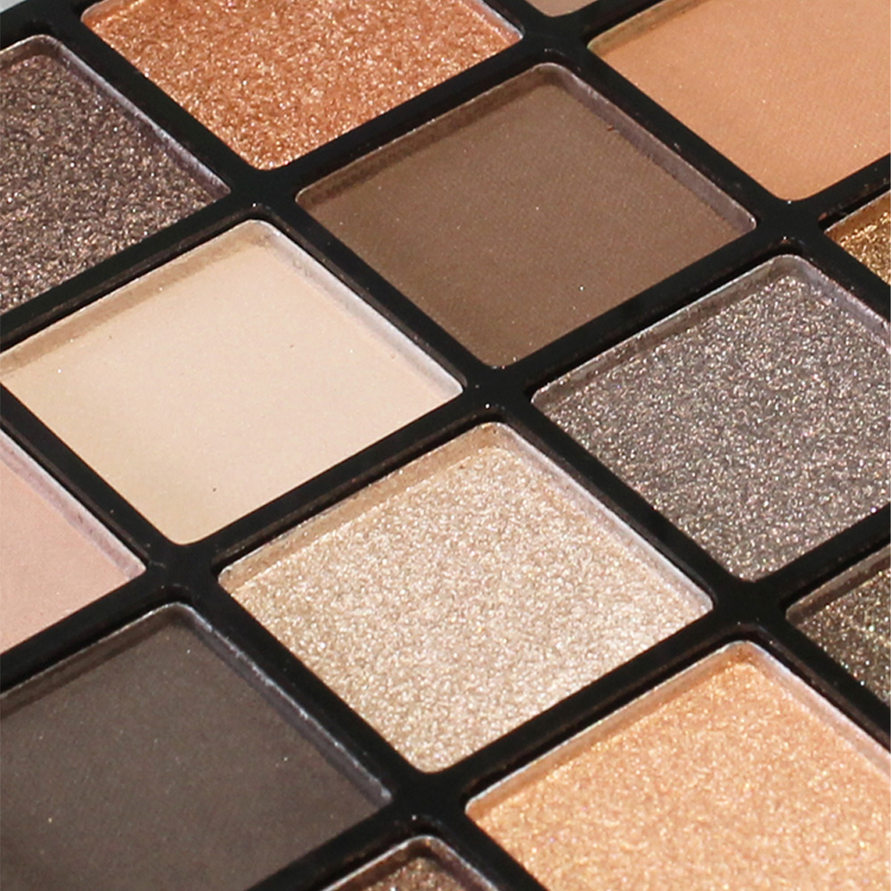 картинка Тени для век Triumf Creativa Palette палетка 16 оттенков, бежево-розовый, тон 03 