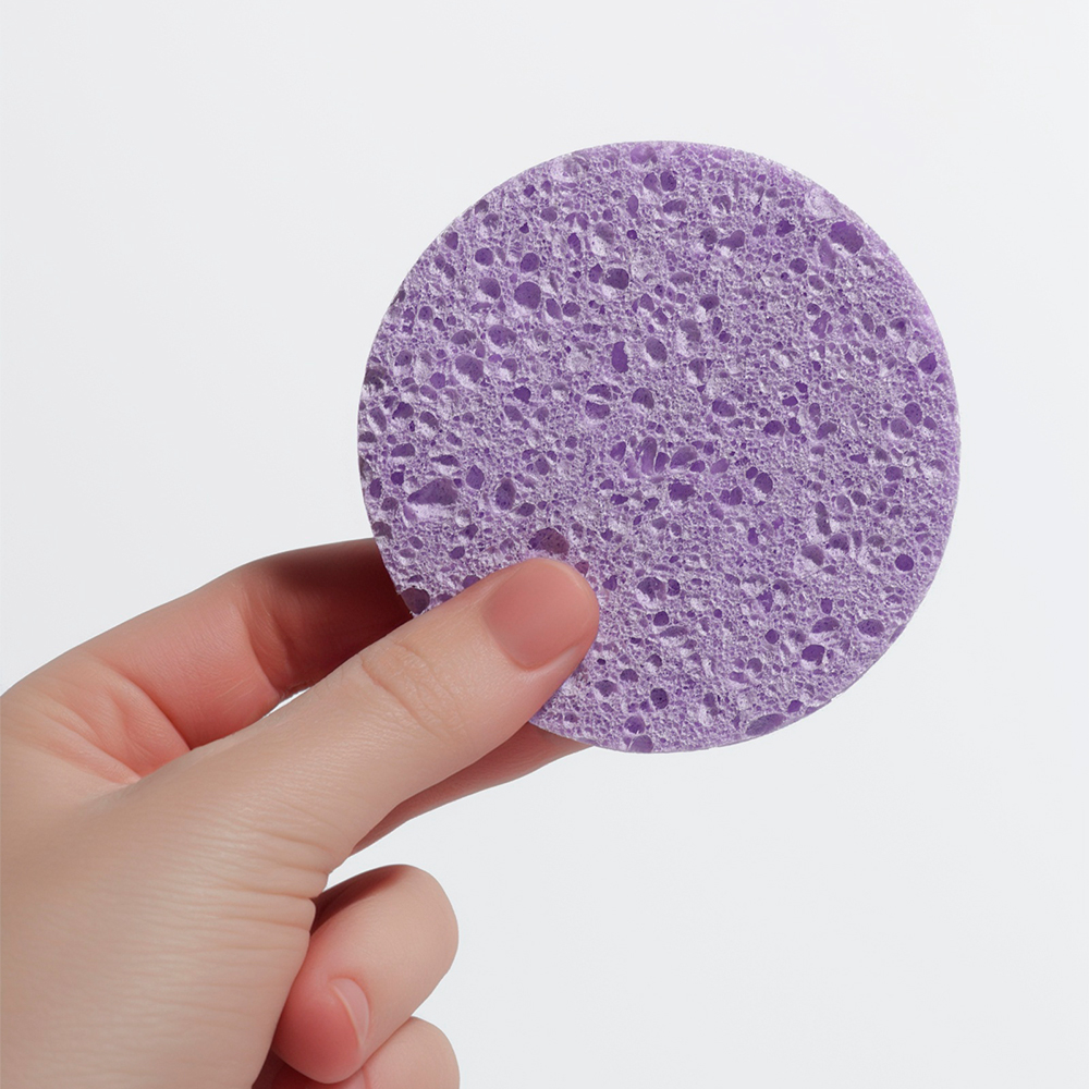 картинка Спонж для умывания Queen Fair 9746924 круглый, 8*8*0,5см, фиолетовый 