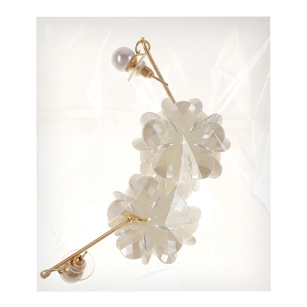 Бижутерия Страна Карнавалия 10687411 Серьги висячие, пластик, белые