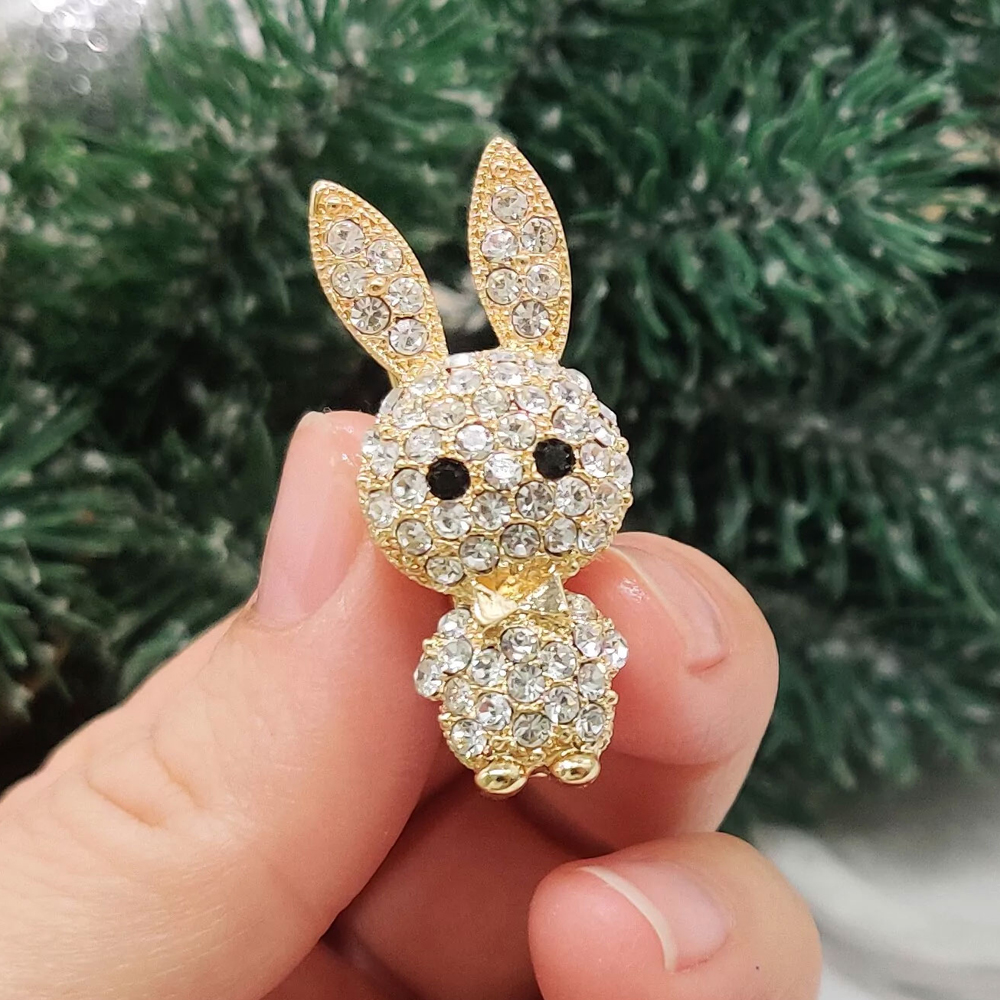 Бижутерия Брошь, зайка, вставка: стразы, ювелирный сплав