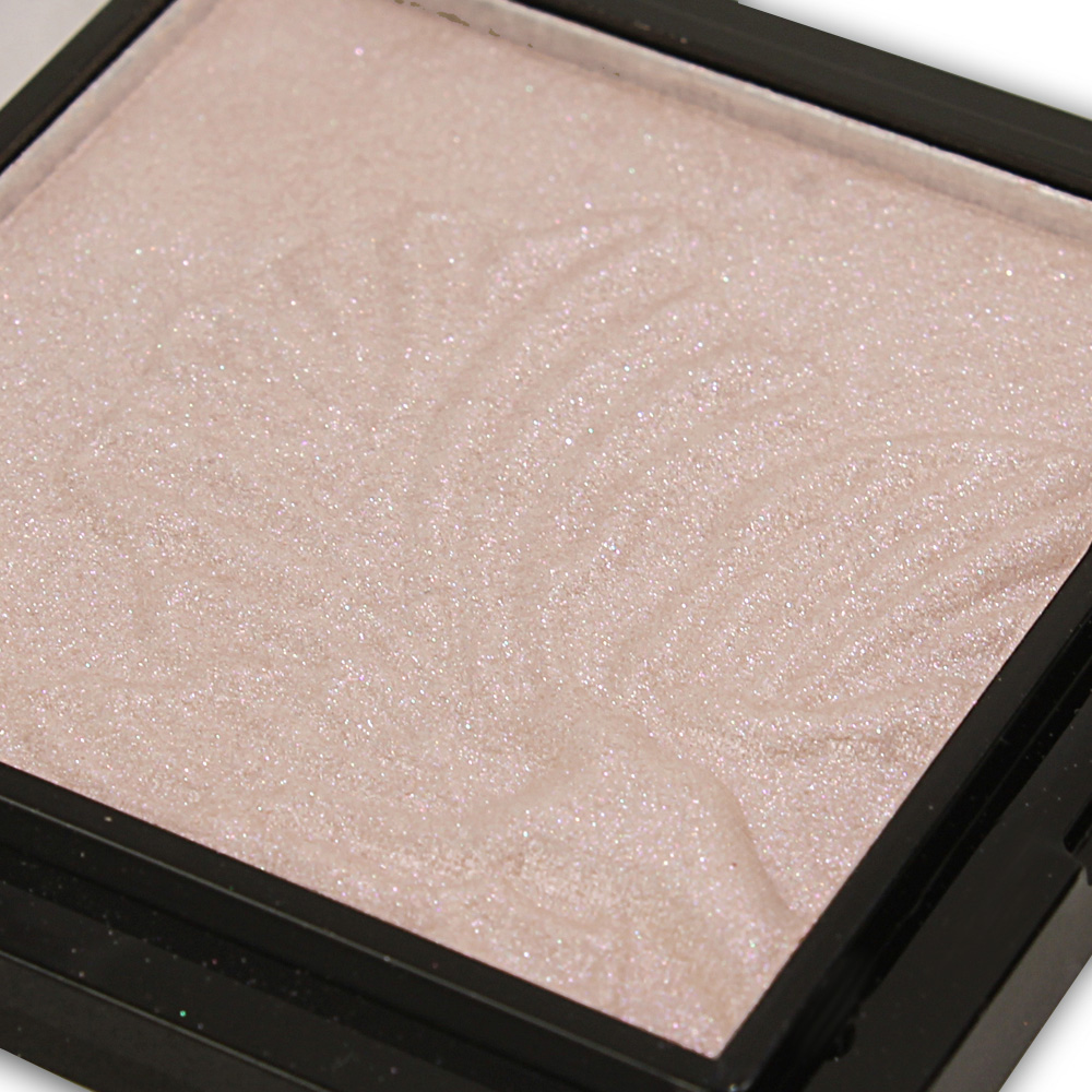 картинка Хайлайтер Triumf SKIN GLOW Highlighting Powder, CTC09 жемчужный розовый, тон 01 