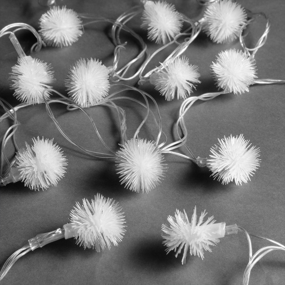 Новогодняя Гирлянда 541541 Ёжики, светодиодная, свечение мульти, мигание, нить прозрачная, 5 м, 20 лампочек